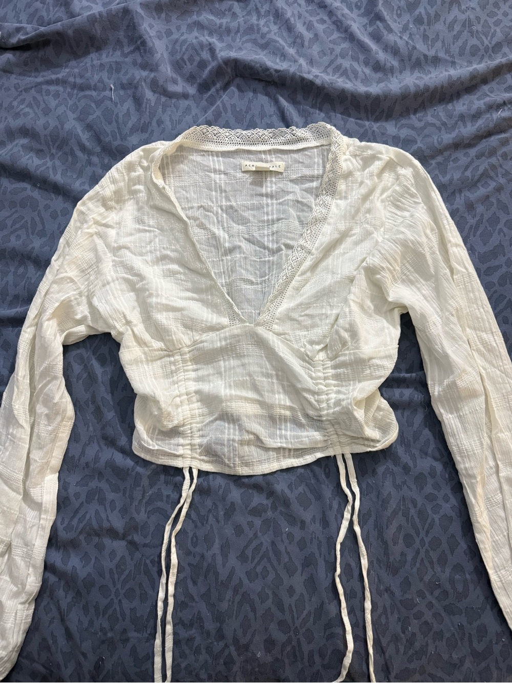 White Cropped V-Neck Long Sleeve Top
